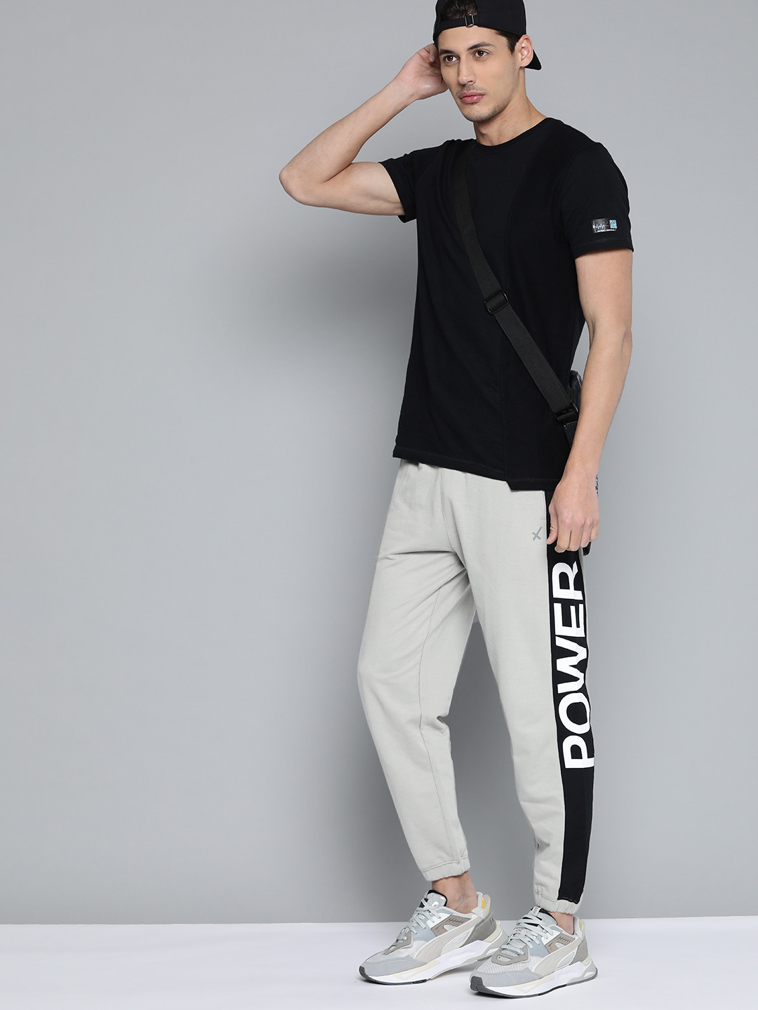 

HRX By Hrithik Roshan Lifestyle Men Wet Weather Bio-Wash Typography Joggers, Grey