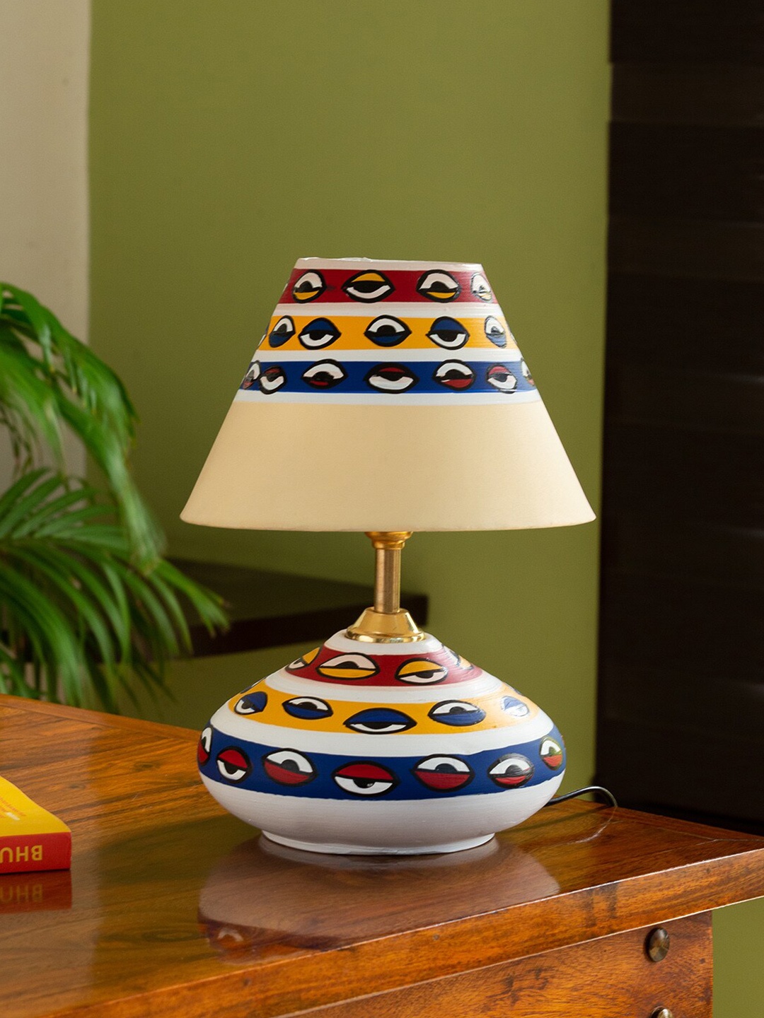 

ExclusiveLane White Blue Hand-Painted Terracotta Terracotta Table Lamp with Shade