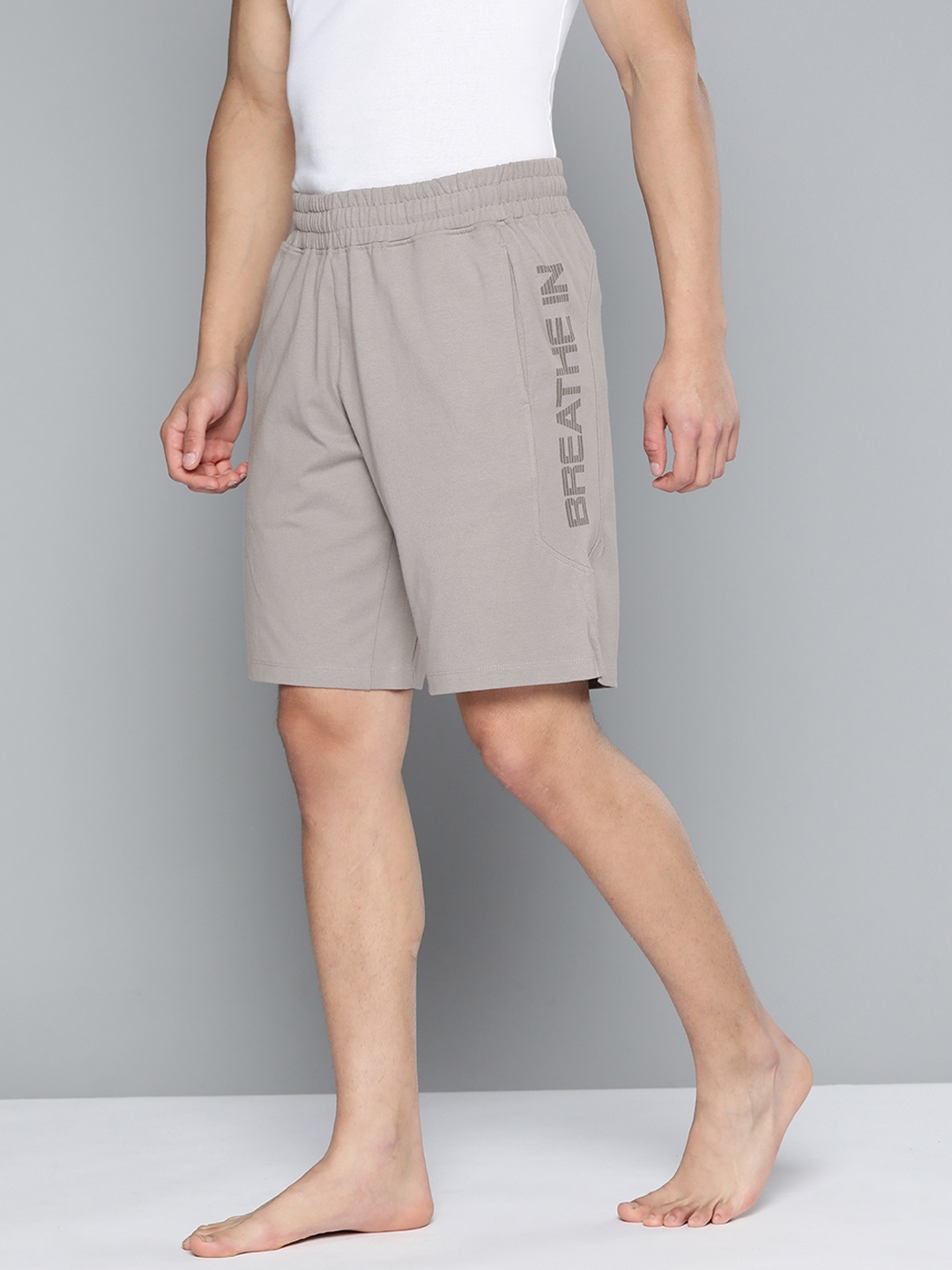 

HRX By Hrithik Roshan Yoga Men Rapid-Dry Typography Sustainable Shorts, Grey