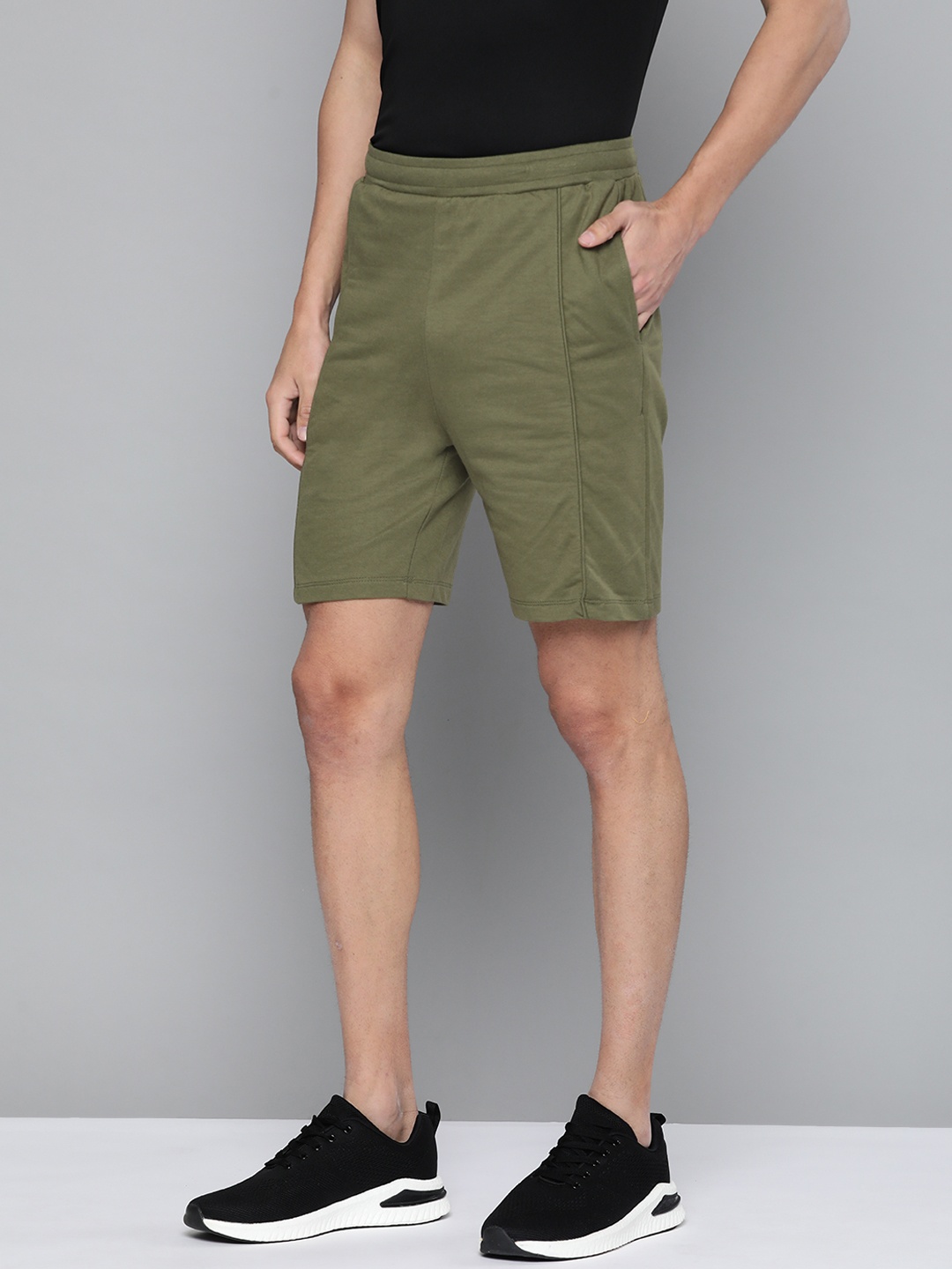 

HRX By Hrithik Roshan Lifestyle Men Winter Moss Bio-Wash Solid Shorts, Olive