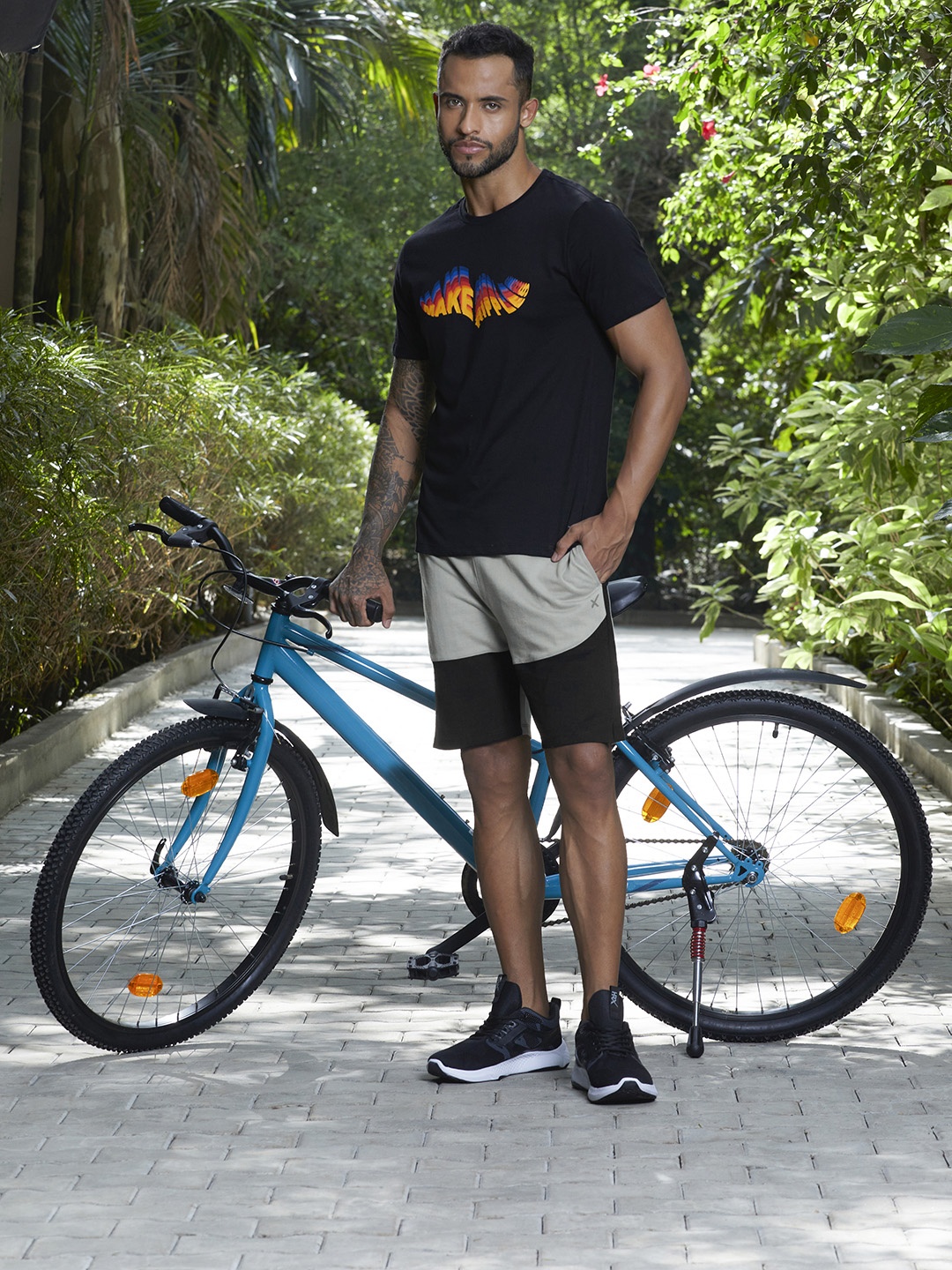 

HRX By Hrithik Roshan Lifestyle Men Jet Black & Wet Weather Bio-Wash Colourblock Shorts, Grey