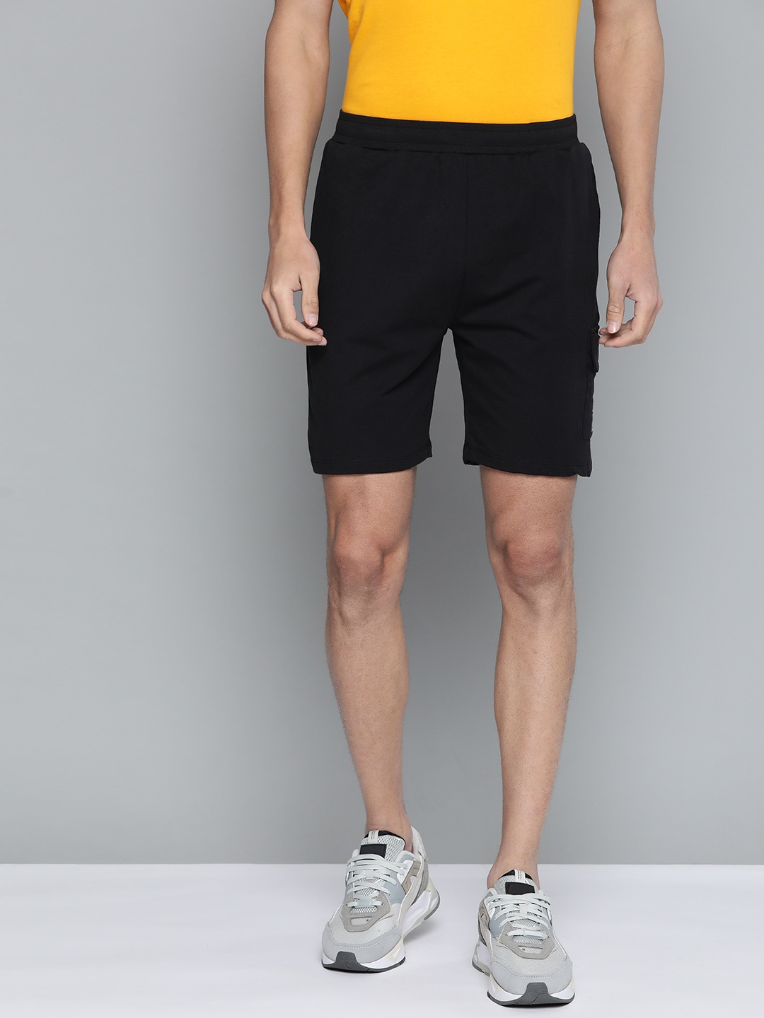 

HRX By Hrithik Roshan Lifestyle Men Jet Black Lycra Solid Shorts
