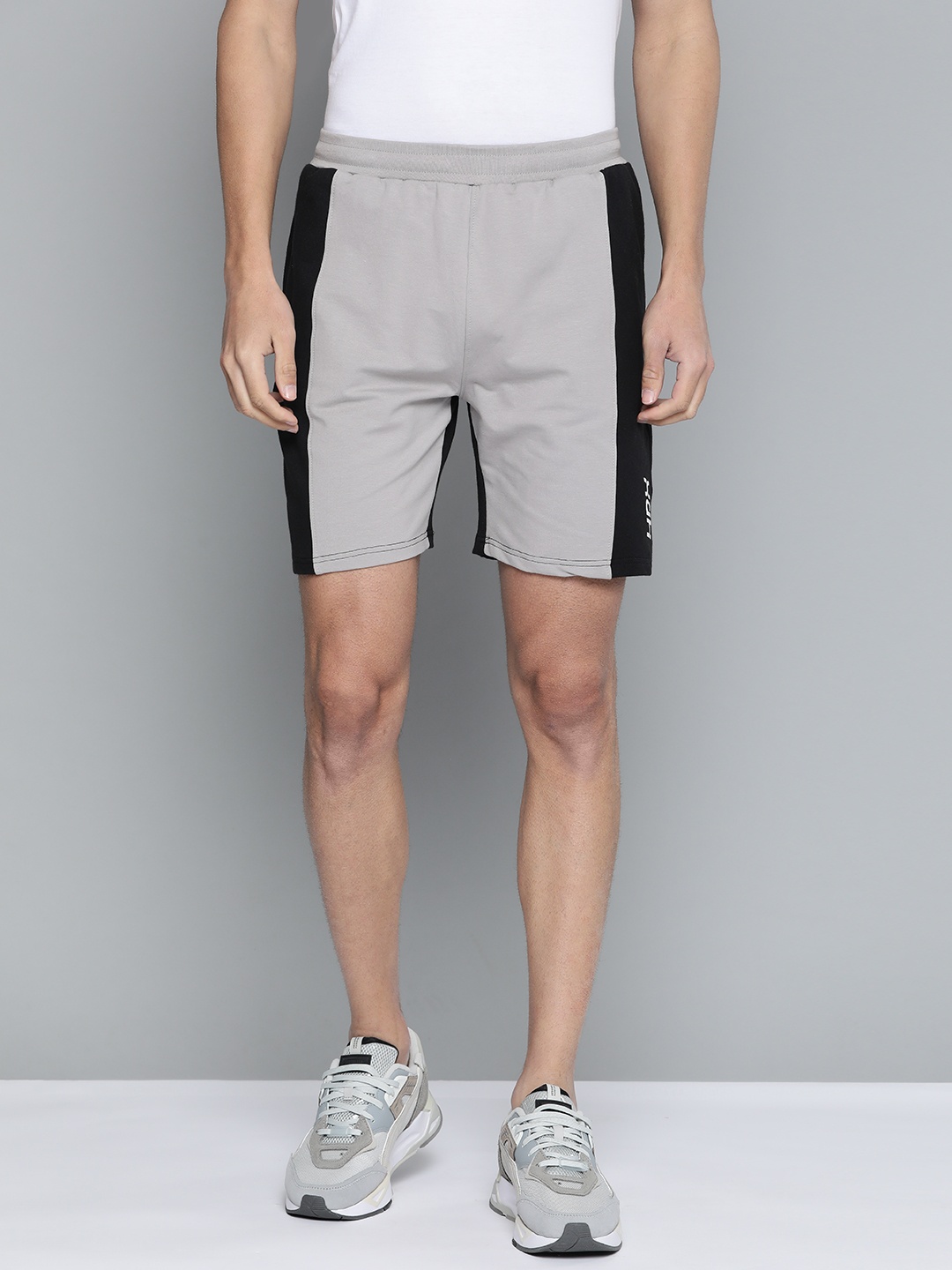 

HRX By Hrithik Roshan Lifestyle Men Jet Black & Wet Weather Lycra Colourblock Shorts, Grey