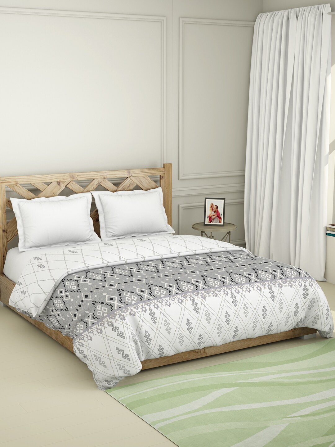 

SPACES Grey & White AC Room 150 GSM Double Bed Quilt