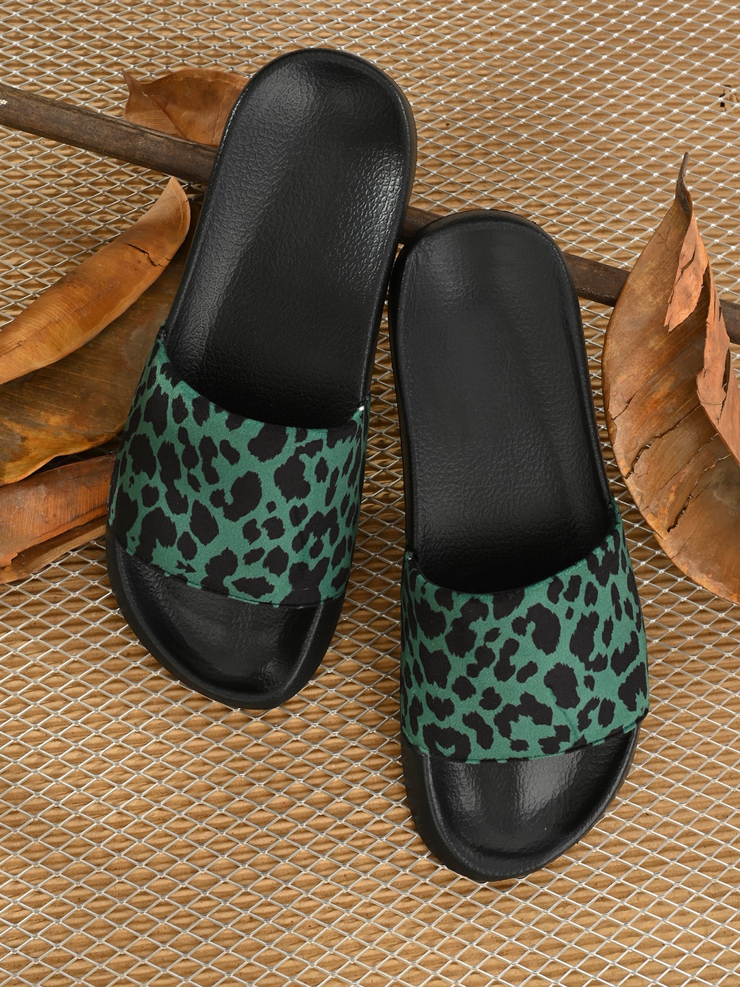 

EXTRIMOS Men Green & Black Animal Printed Sliders