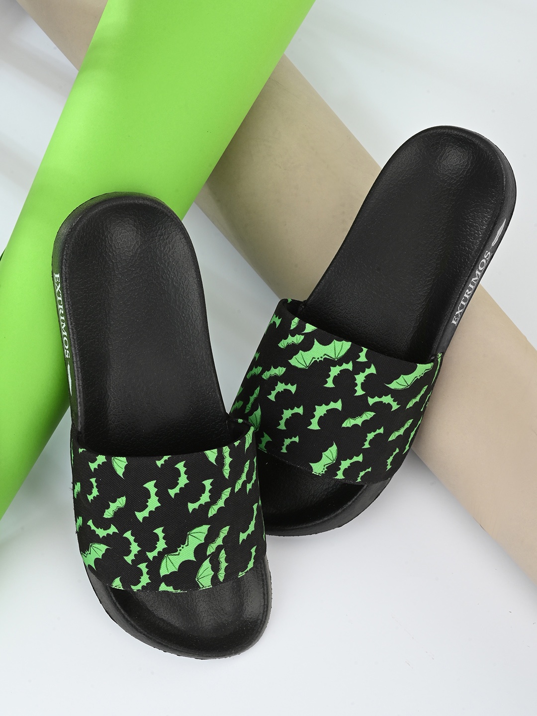 

EXTRIMOS Men Black & Green Printed Sliders