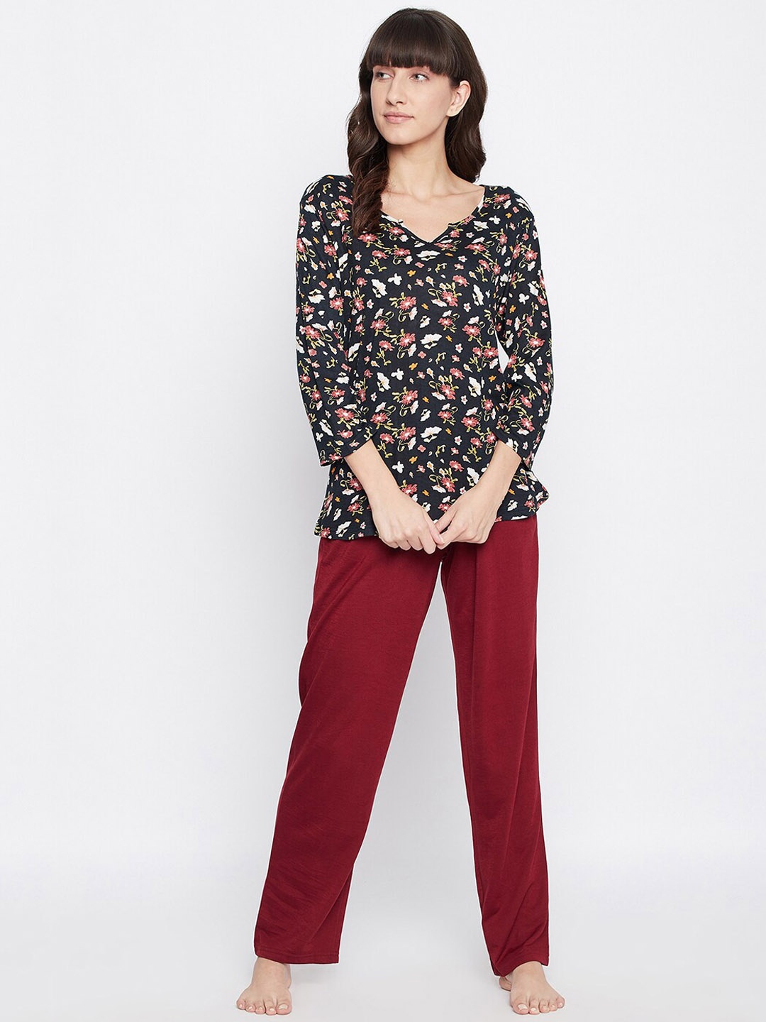 

Clovia Women Maroon & Black Floral Printed Night Suit