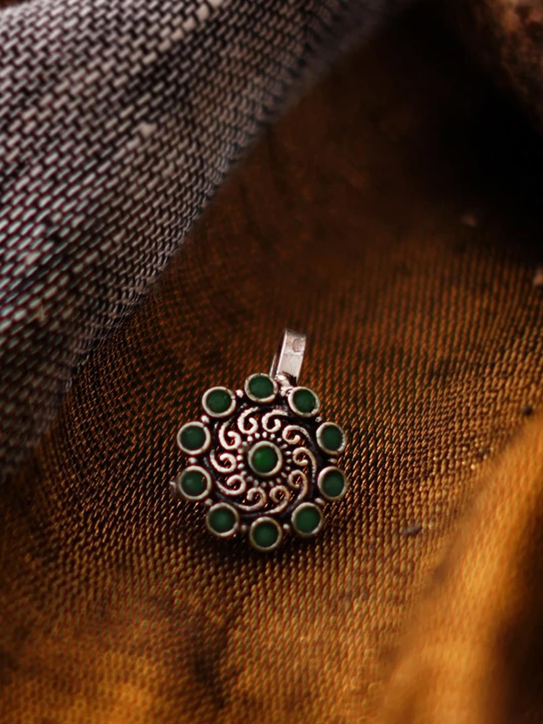 

TEEJH Silver-Plated & Green Stone-Studded Oxidised Clip-On Nosepin
