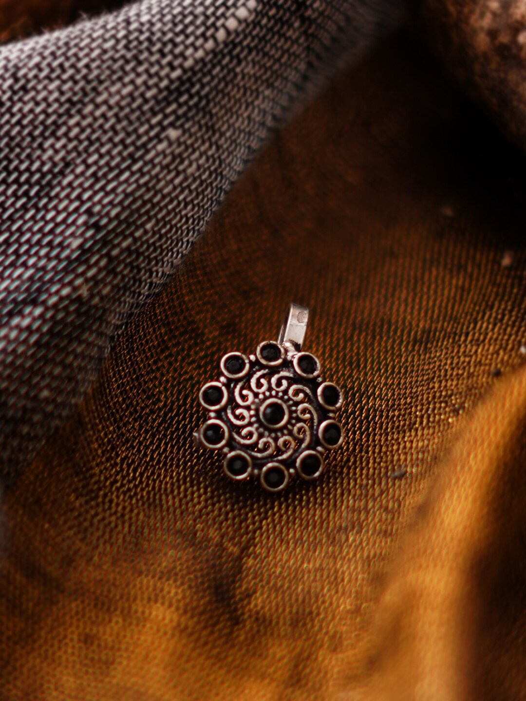 

TEEJH Women Silver-Plated Nosepin