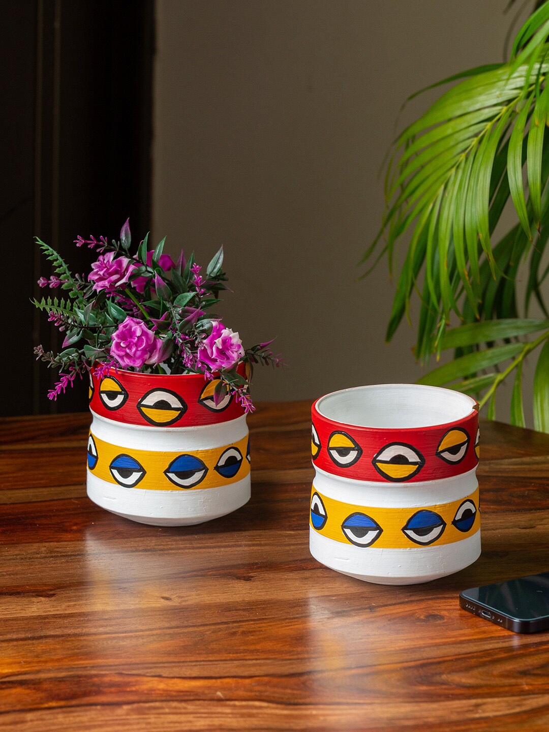 

ExclusiveLane The Eye of Horus Set Of 2 Handmade Hand-Painted Terracotta Table Planters, White