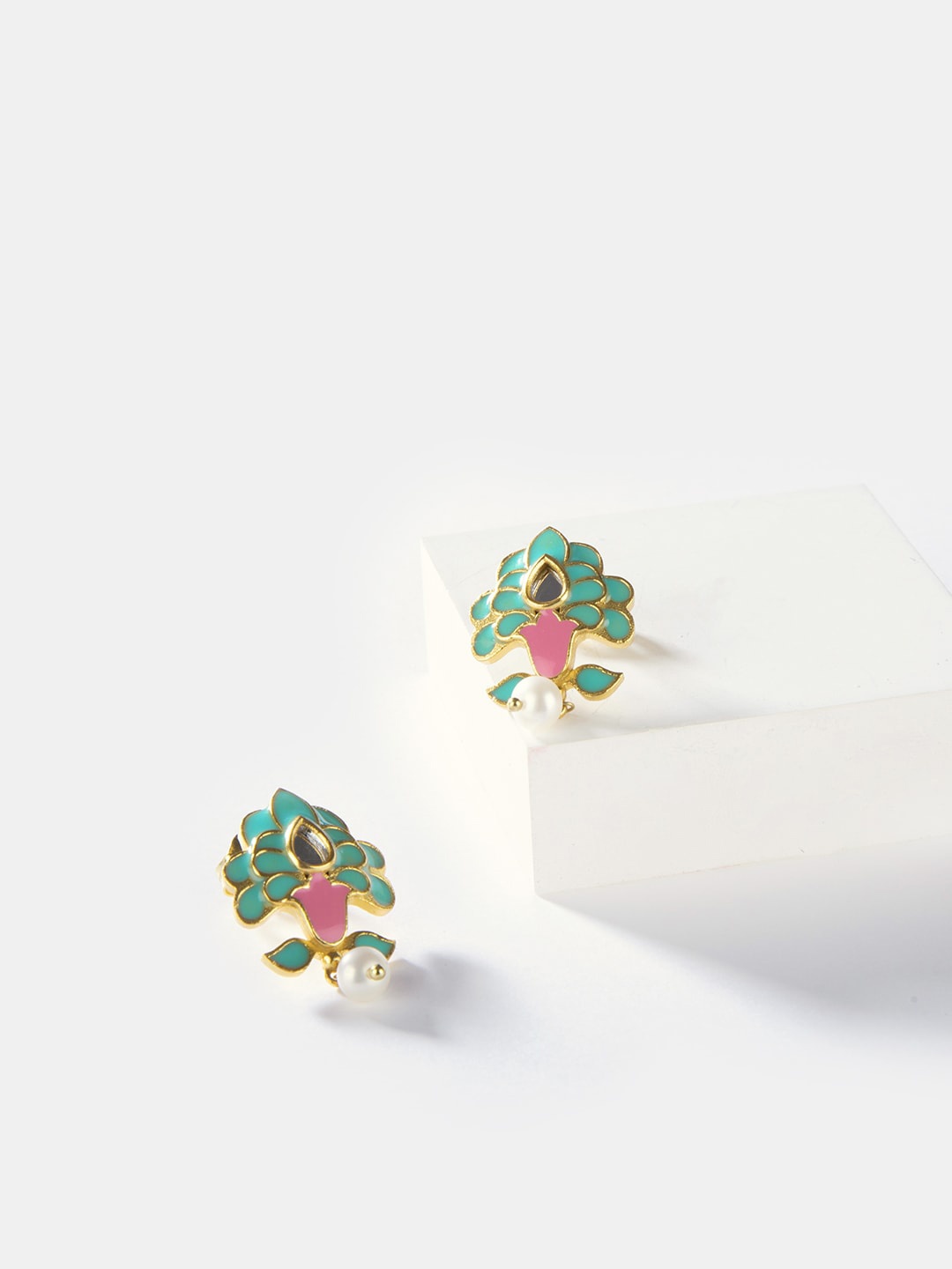 

SHAYA Women Gold-Toned & Green Brass Gold Plated Leaf Shaped Studs Earrings