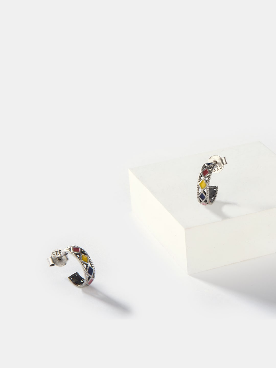 

SHAYA Women Silver-Toned Contemporary Ear Cuff Earrings