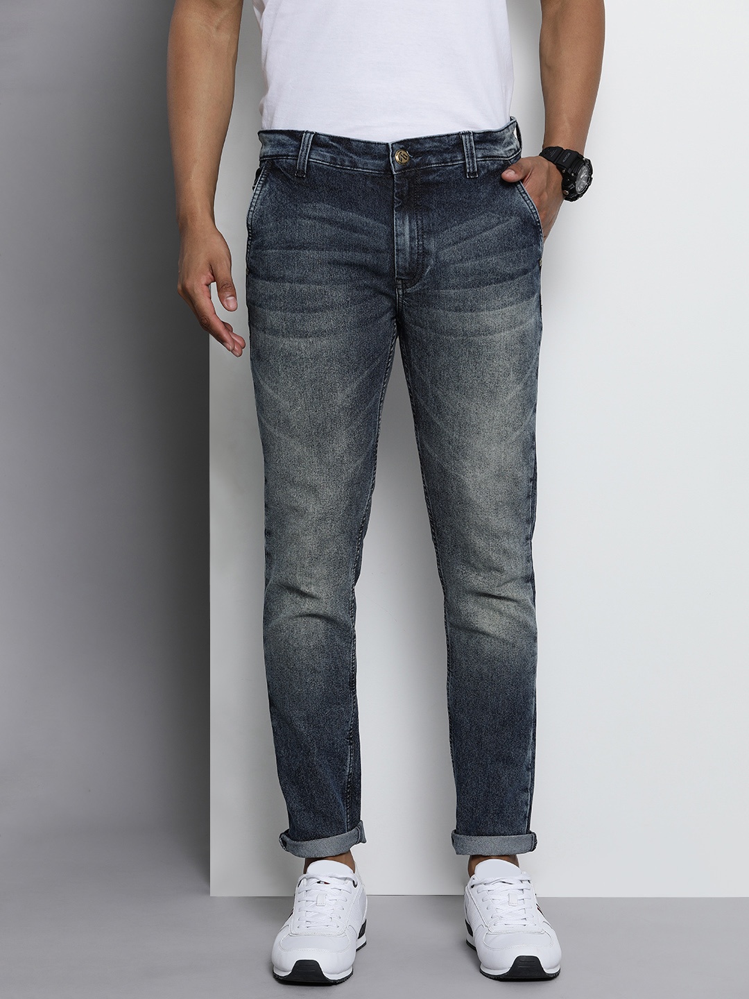 

The Indian Garage Co Men Blue Slim Fit Mildly Distressed Light Fade Stretchable Jeans