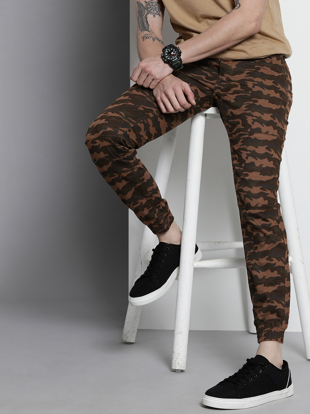 

The Indian Garage Co Men Brown Camouflage Printed Slim Fit Joggers Trousers