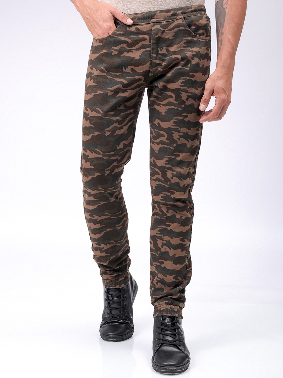 

The Indian Garage Co Men Brown Camouflage Printed Slim Fit Joggers Trousers