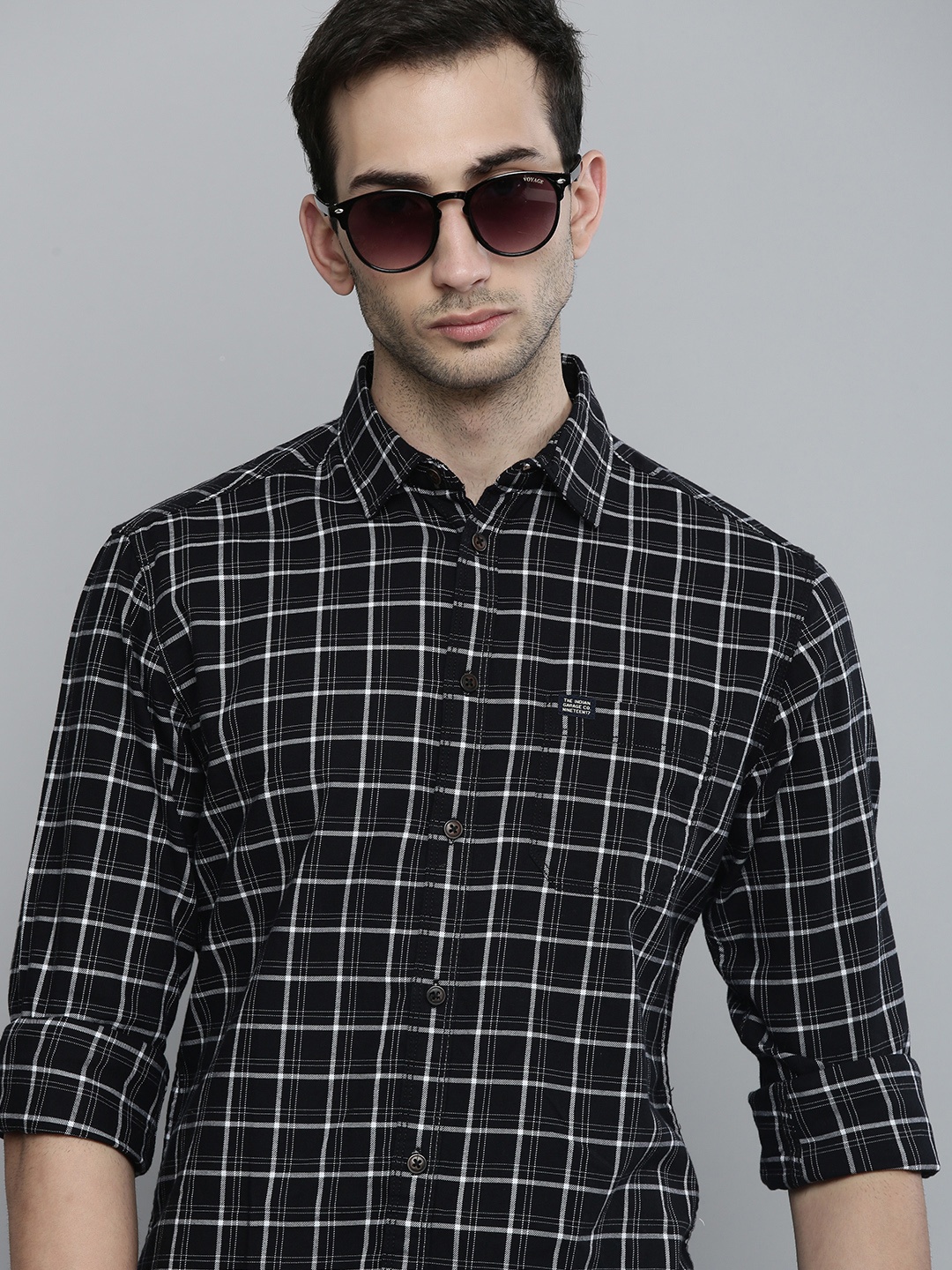 

The Indian Garage Co Men Black Cotton Slim Fit Opaque Checked Casual Shirt