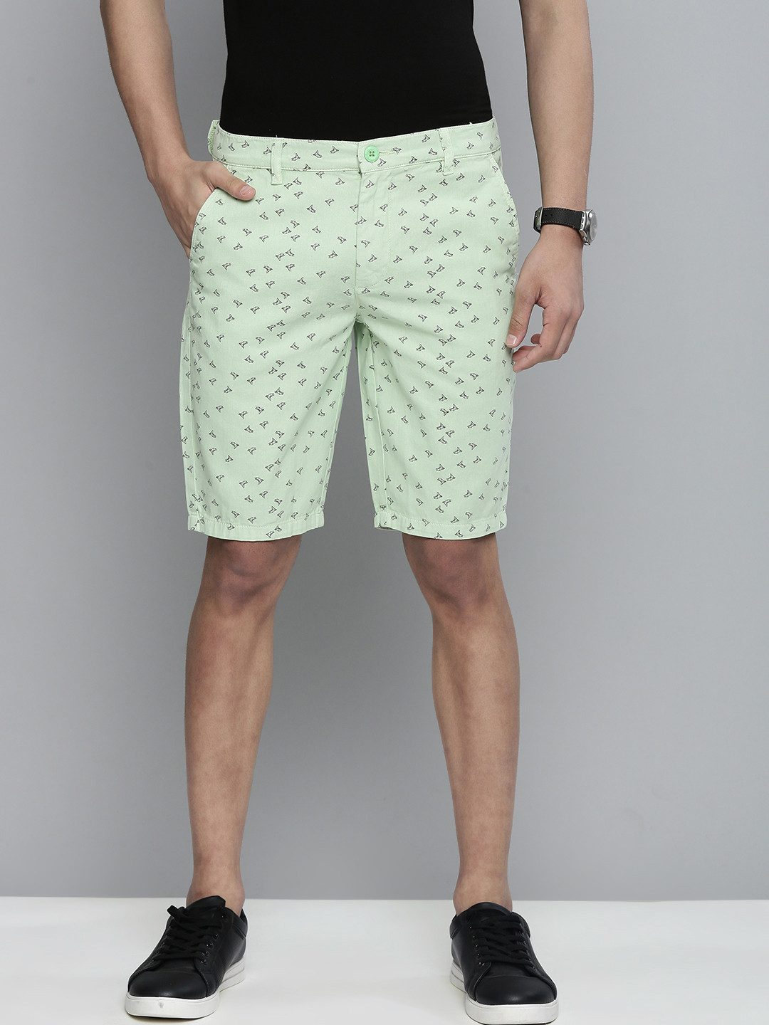 

The Indian Garage Co Men Green Cotton Printed Slim Fit Regular Shorts