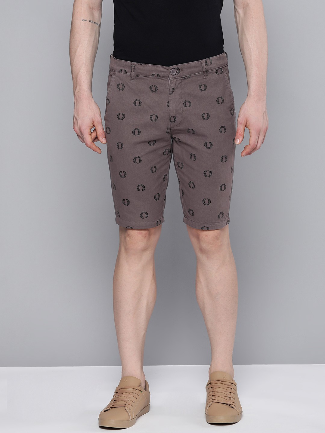 

The Indian Garage Co Men Grey Printed Slim Fit Regular Shorts