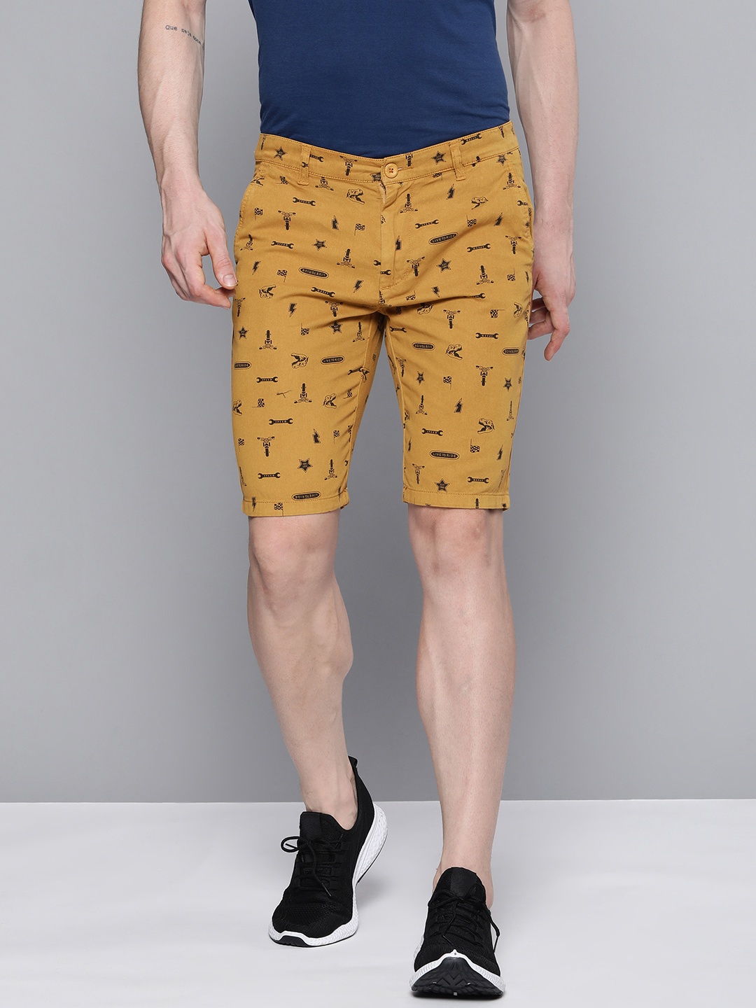 

The Indian Garage Co Men Khaki Printed Slim Fit Regular Shorts