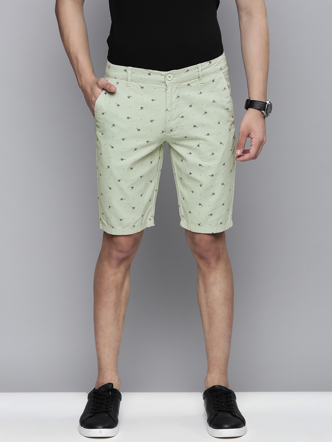 

The Indian Garage Co Men Green Printed Slim Fit Regular Shorts
