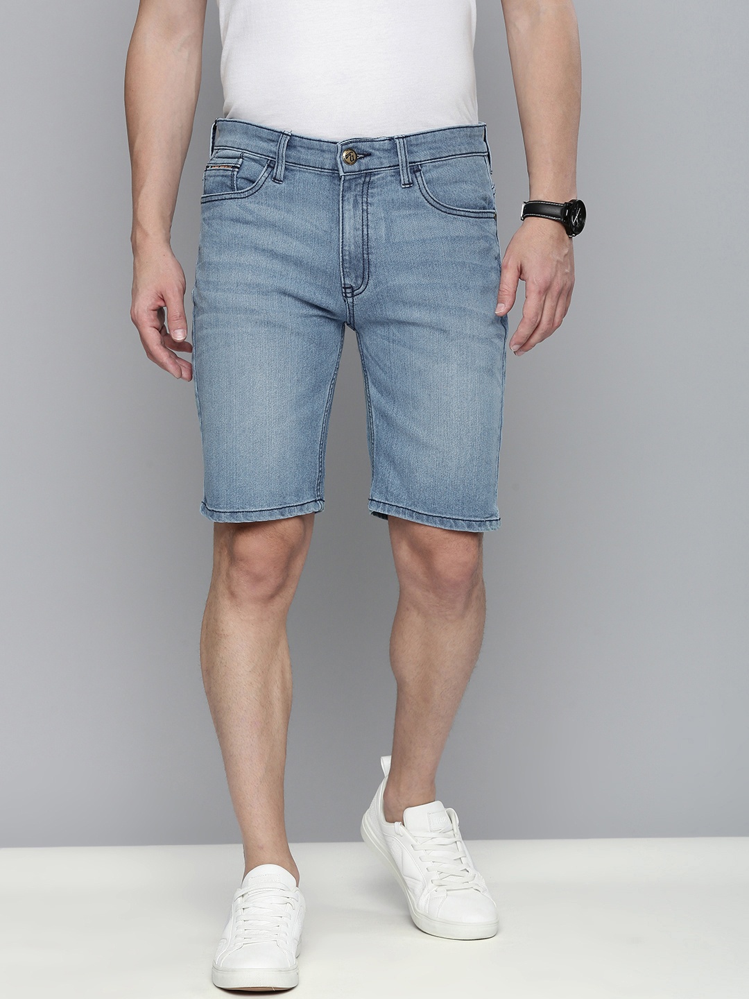 

The Indian Garage Co Men Blue Washed Slim Fit Denim Shorts