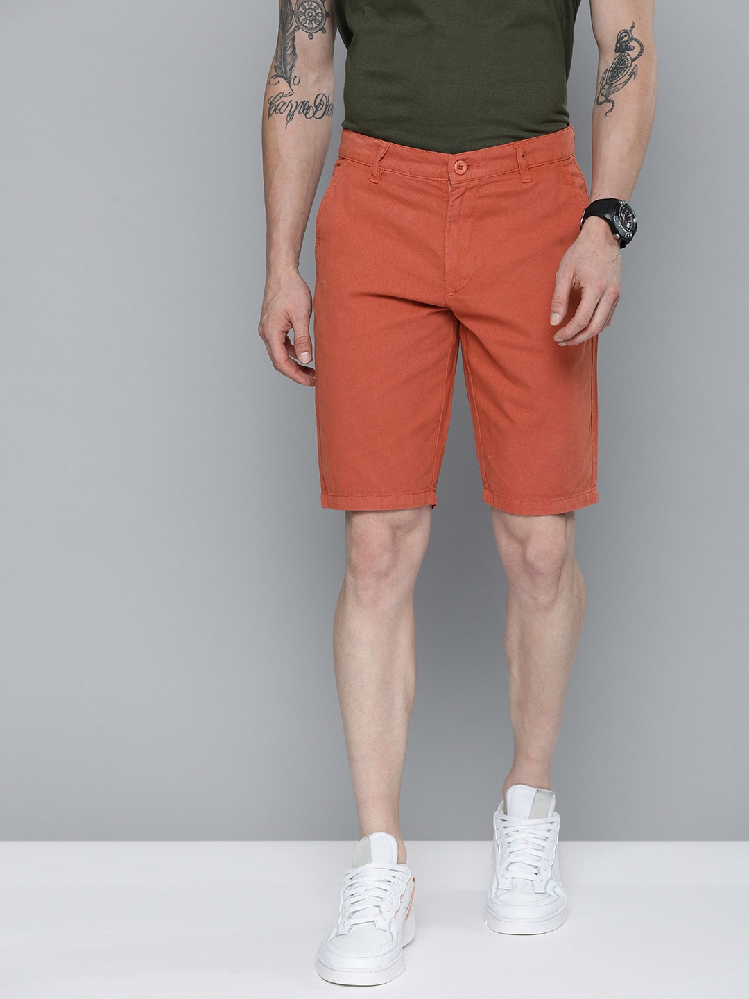 

The Indian Garage Co Men Rust Slim Fit Cotton Chino Shorts
