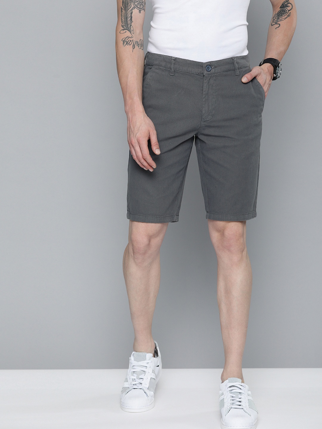 

The Indian Garage Co Men Grey Slim Fit Cotton Chino Shorts