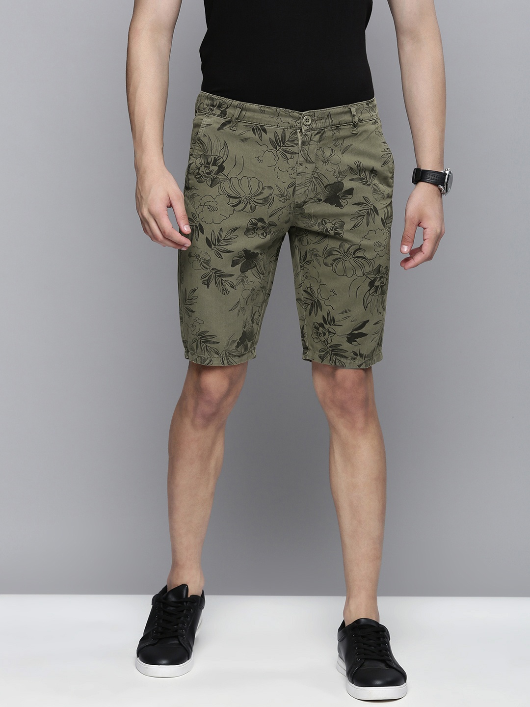 

The Indian Garage Co Men Olive Green Floral Printed Slim Fit Regular Shorts