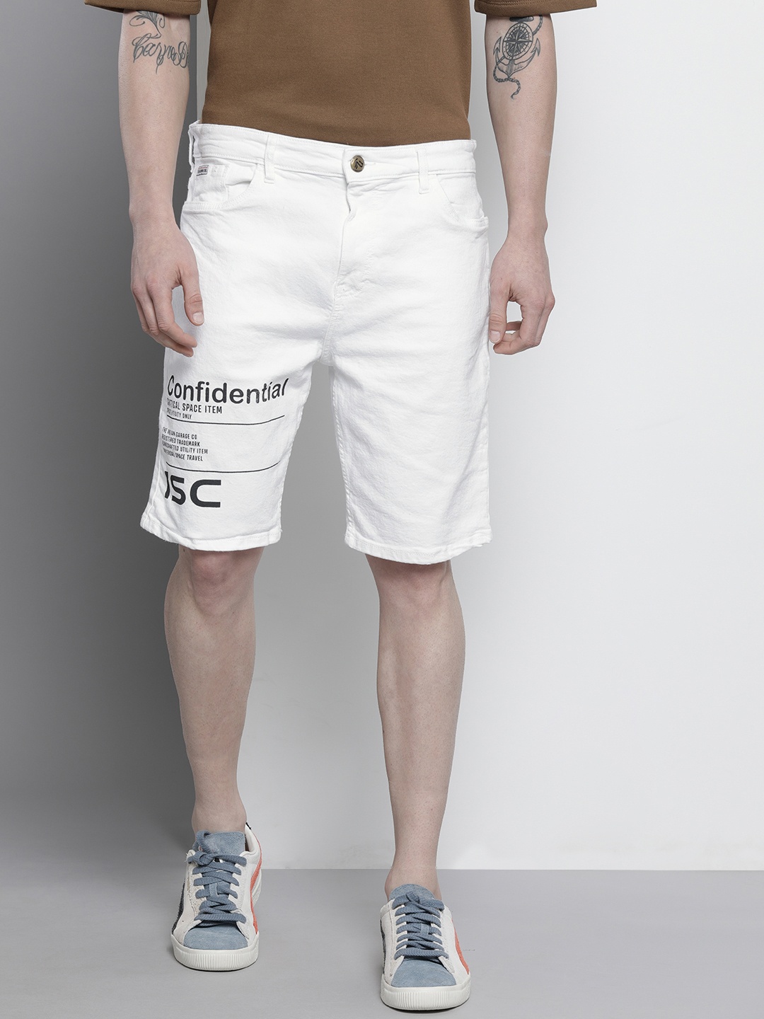 

The Indian Garage Co Men White Typography Printed Slim Fit Shorts