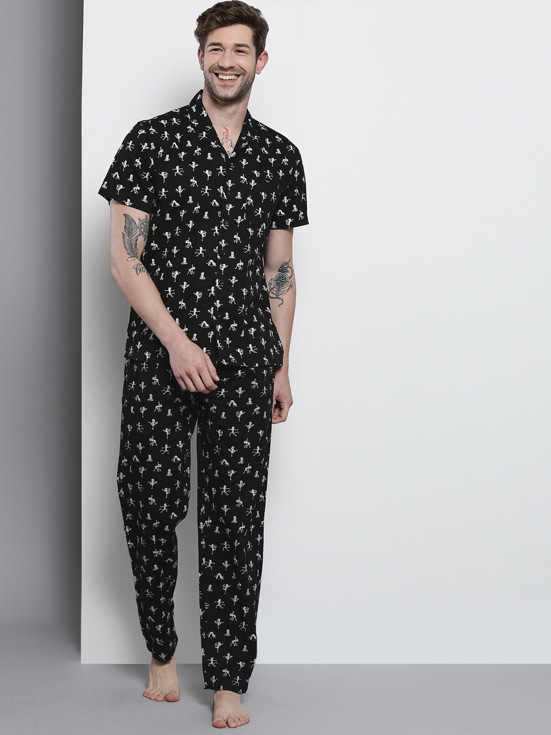 

The Indian Garage Co Men Black & White Printed Pure Cotton Night Suit