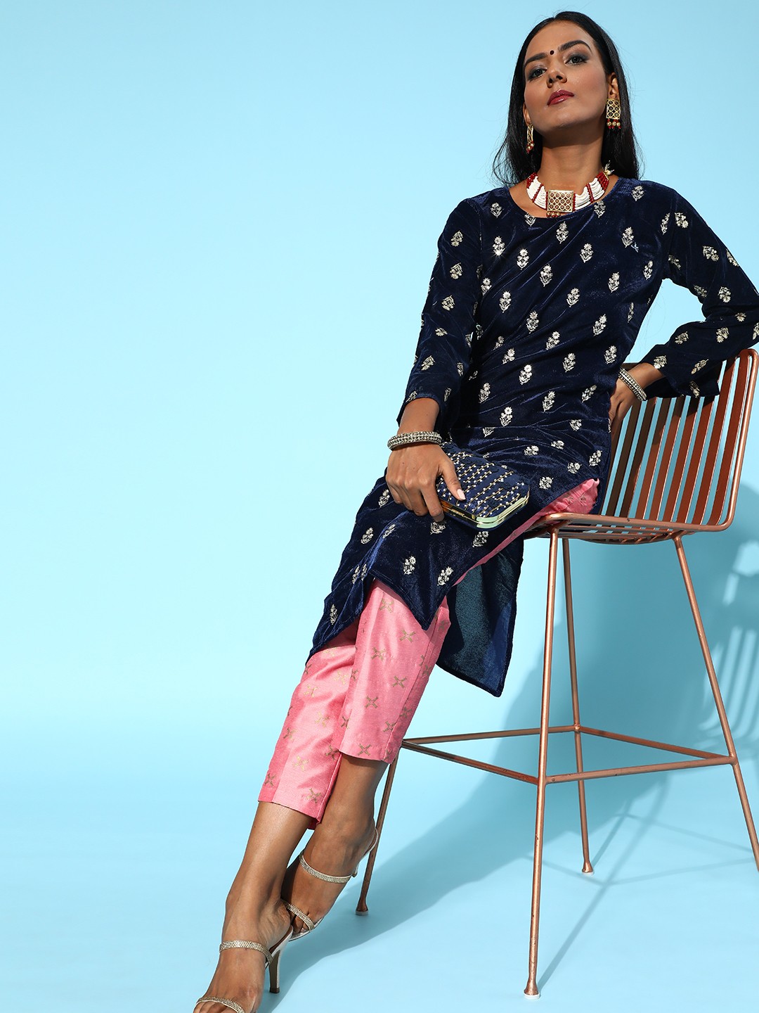 

Tikhi Imli Women Navy Blue & Golden Embellished Flared Sleeves Velvet Kurta