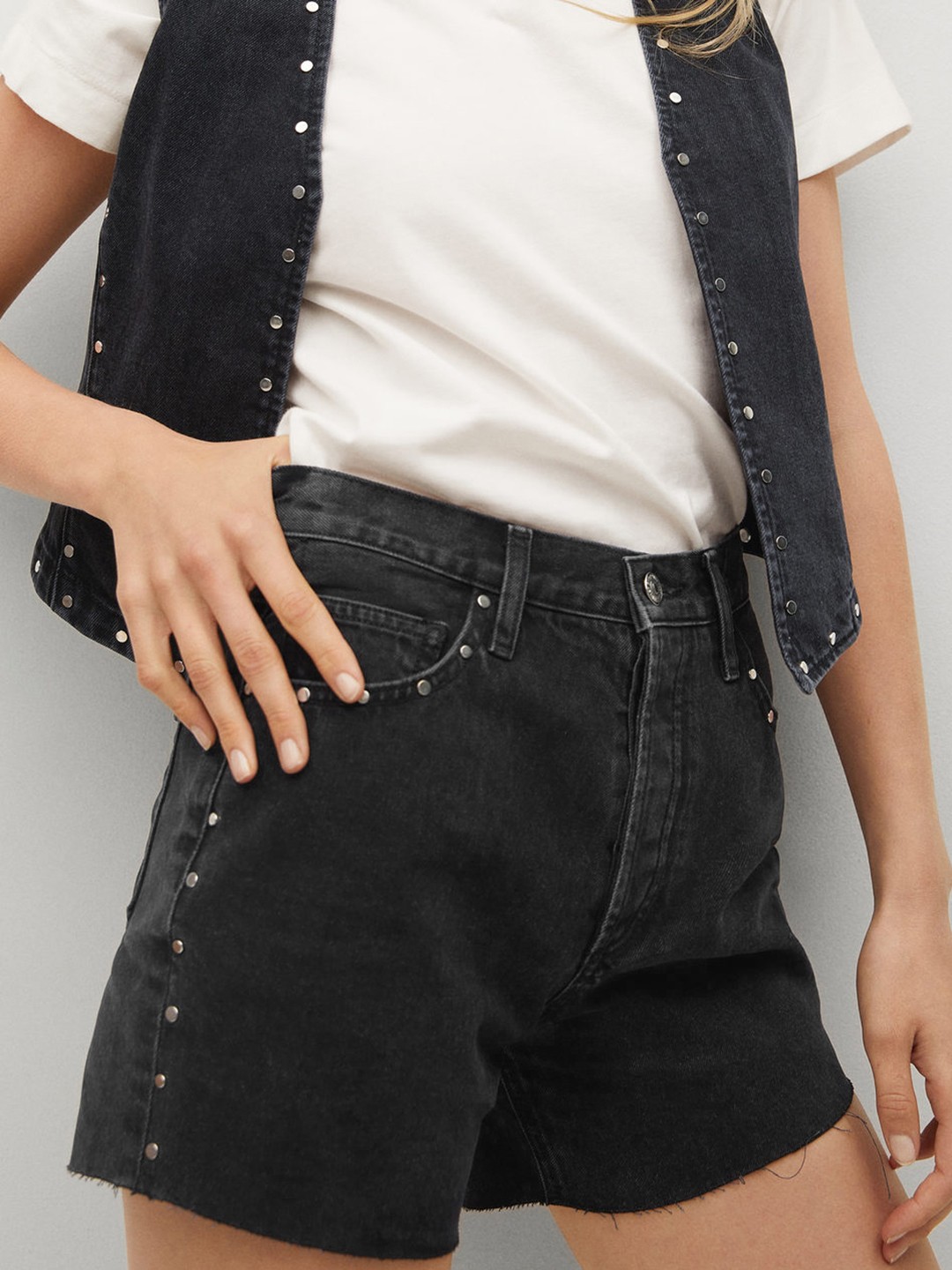 

MANGO Women Black Pure Cotton Solid Denim Shorts