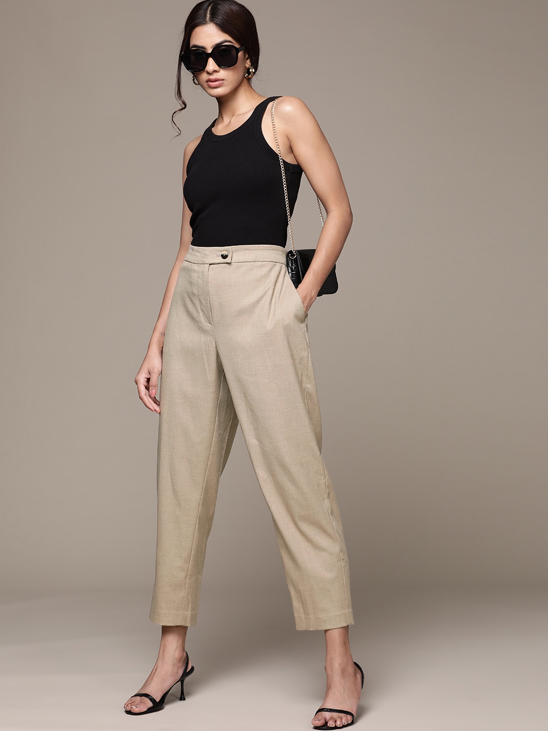 

MANGO Women Solid Cropped Trousers, Khaki