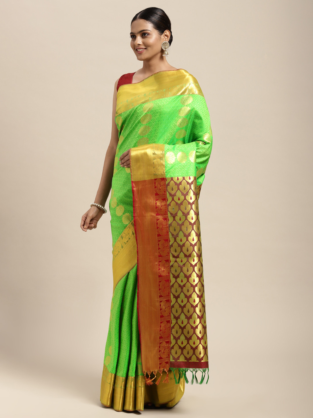 

Thara Sarees Green & Golden Ethnic Motifs Zari Art Silk Kanjeevaram Saree