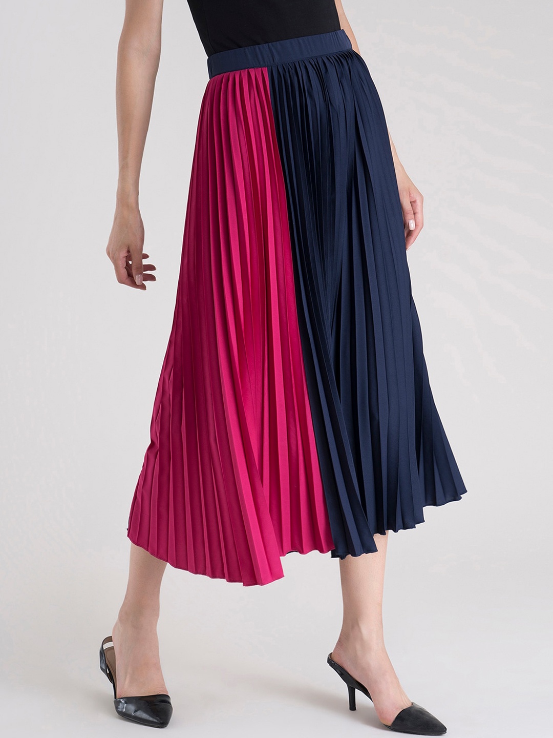 

FableStreet Women Navy Blue & Fuchsia Pink Solid Colourblocked Pleated Flared Skirt