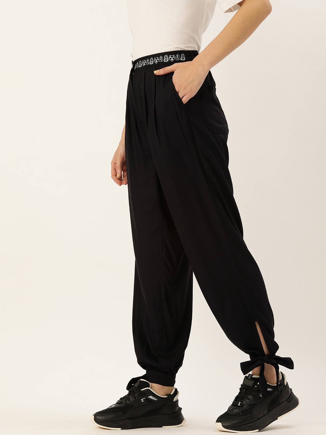 

FOREVER 21 Women Black Solid Pleated Joggers Trousers With Printed Waistband