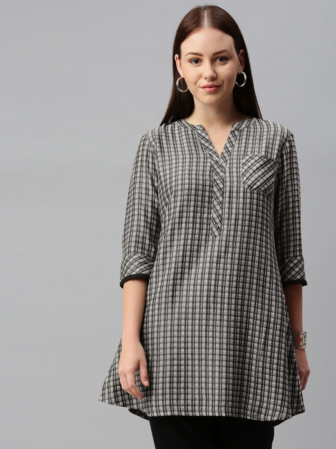 

ETIQUETTE Women Black Checked Kurta