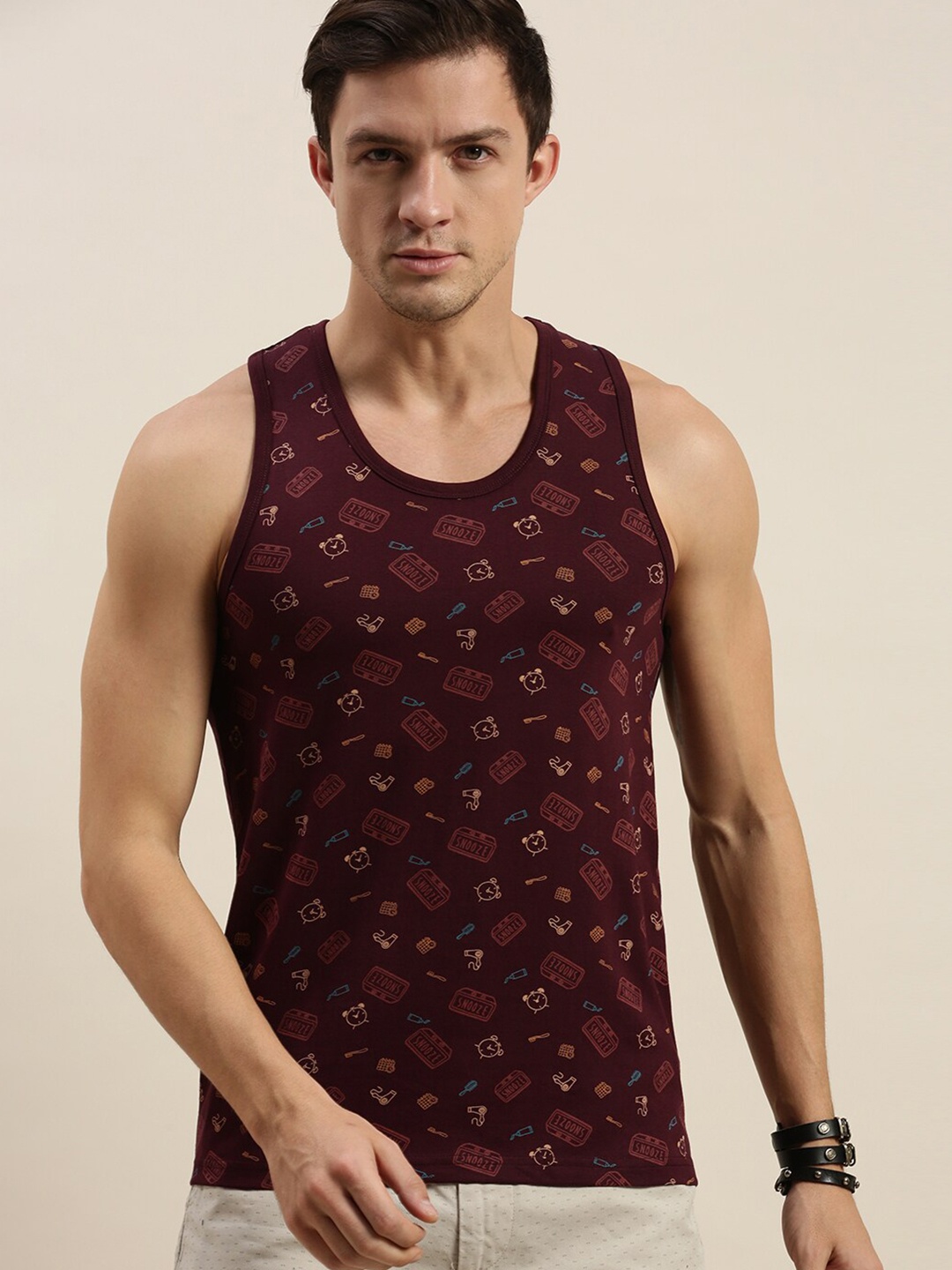 

Difference of Opinion Men Maroon & Cream-Coloured Printed T-shirt