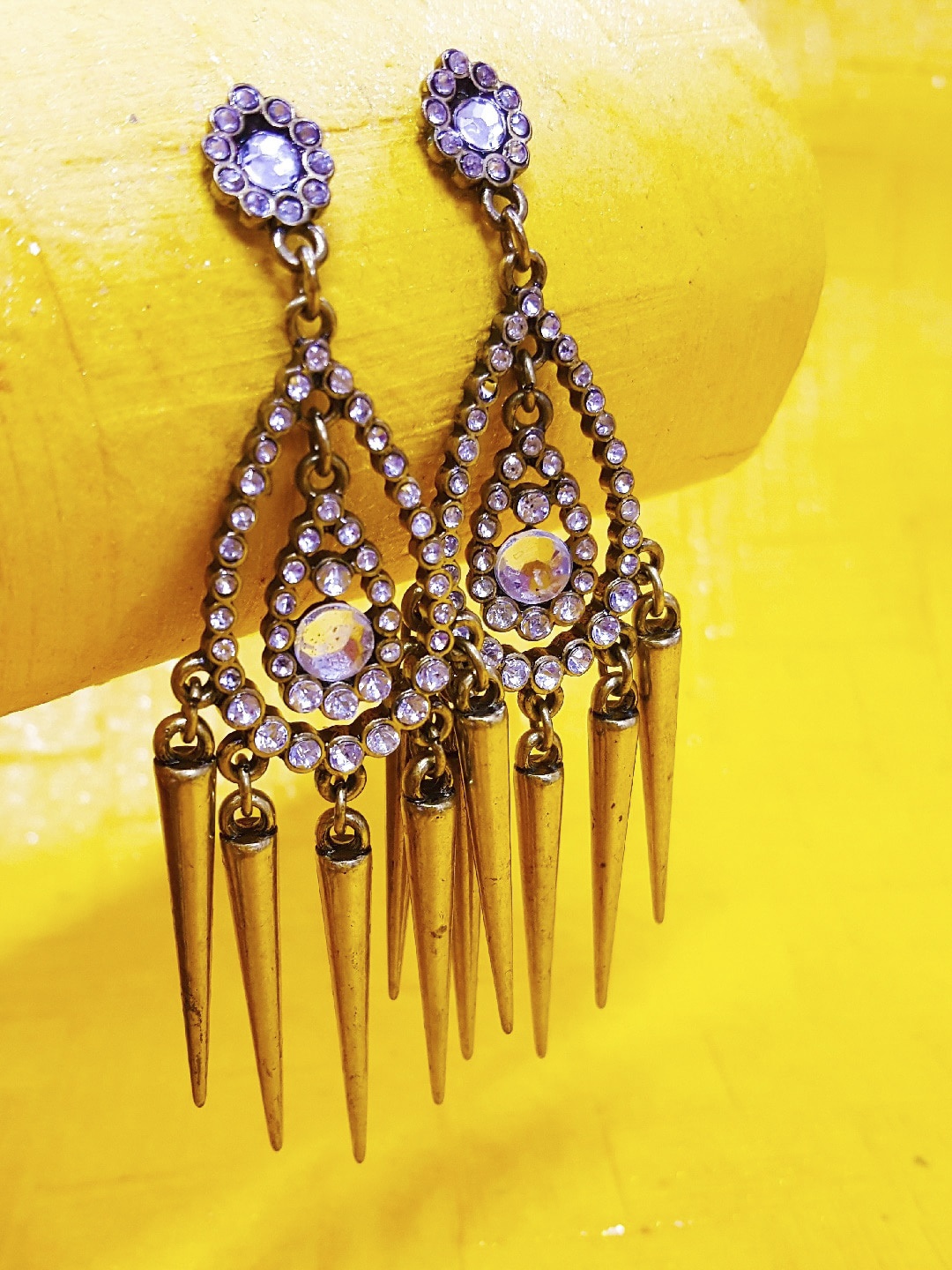 

OOMPH Gold-Toned & White Teardrop Shaped Tasselled Drop Earrings