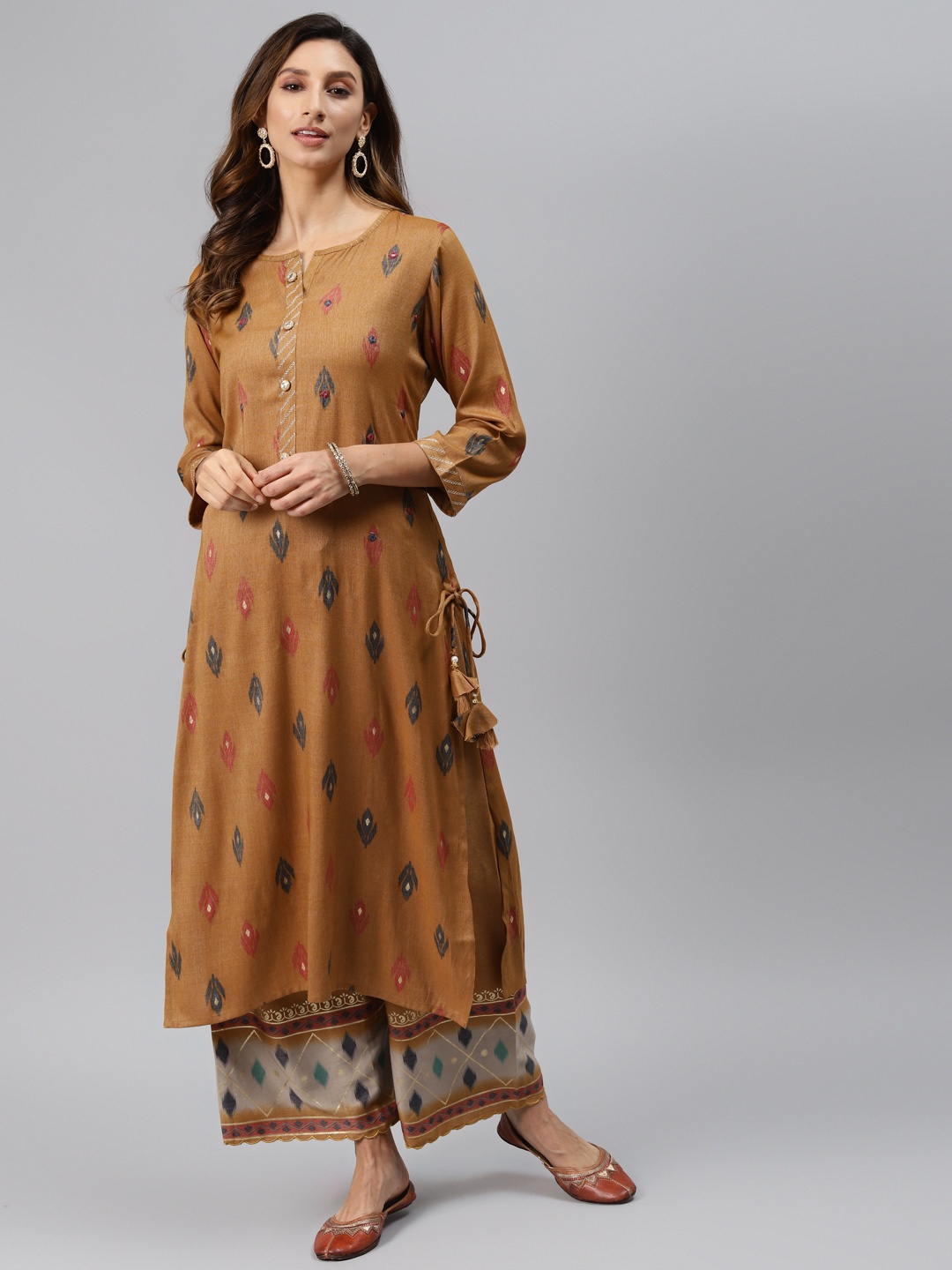 

Readiprint Fashions Women Brown & Navy Blue Motifs Print Mirror Work Kurta with Palazzos