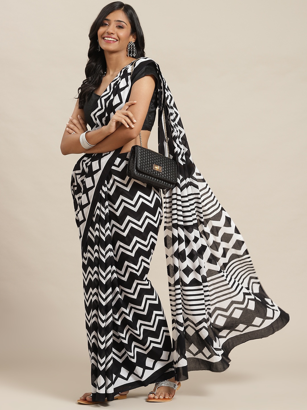 

Libas Black & White Printed Pure Cotton Saree