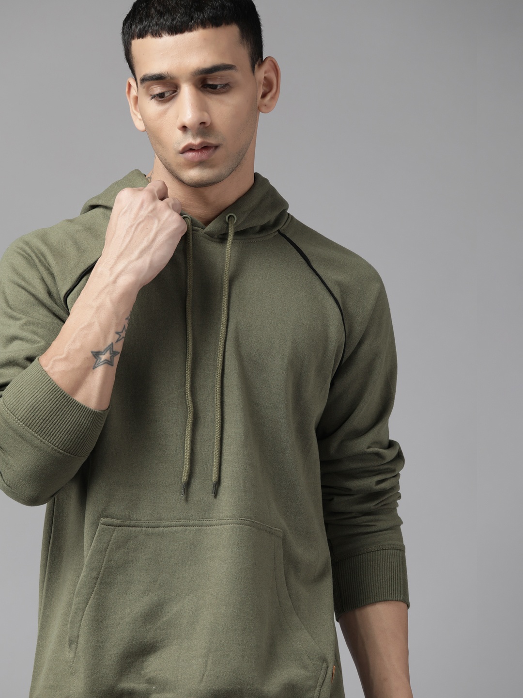 

The Roadster Lifestyle Co. Men Olive Green Solid Raglan Sleeves Hooded Sweatshirt