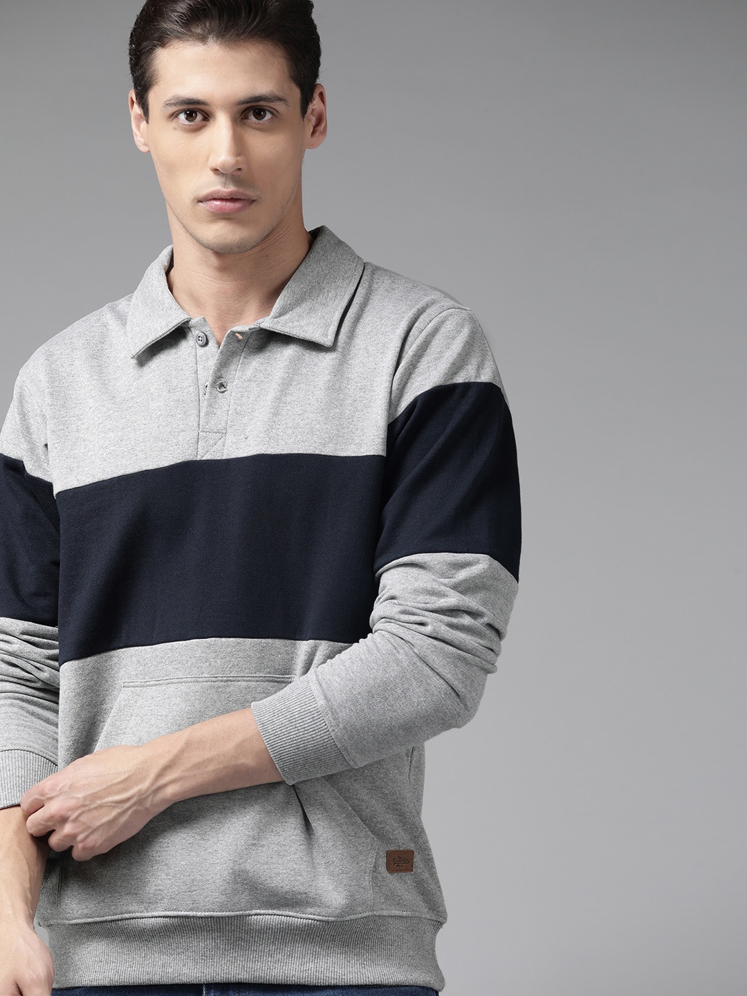 

Roadster Men Grey Melange & Navy Blue Colourblocked Sweatshirt