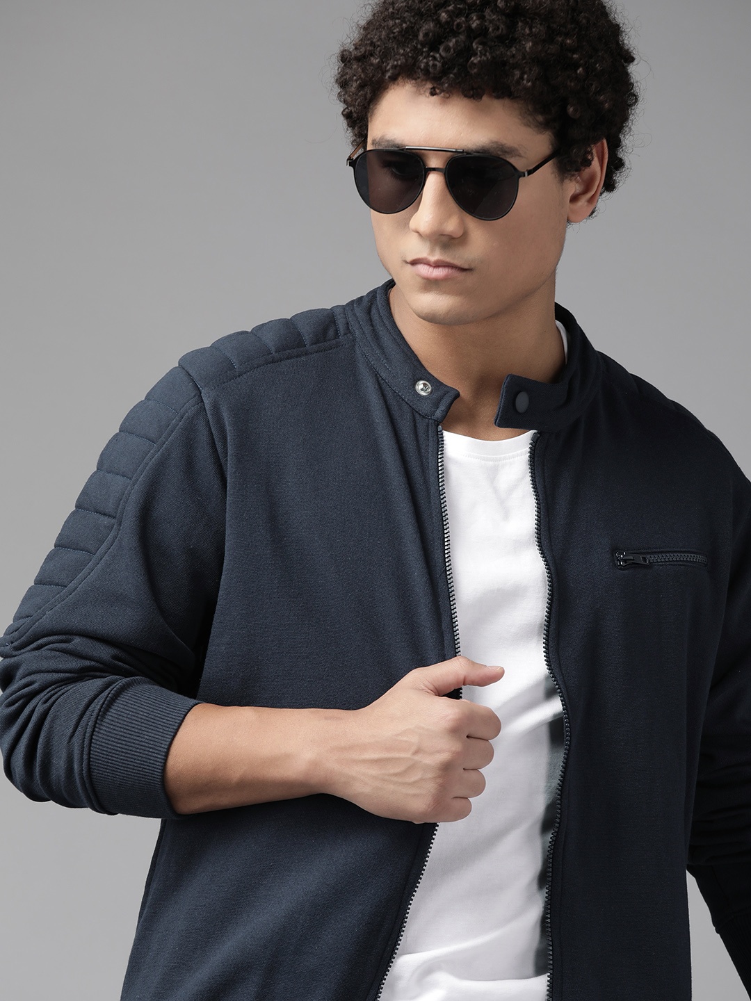 

The Roadster Lifestyle Co. Men Navy Blue Solid Sweatshirt