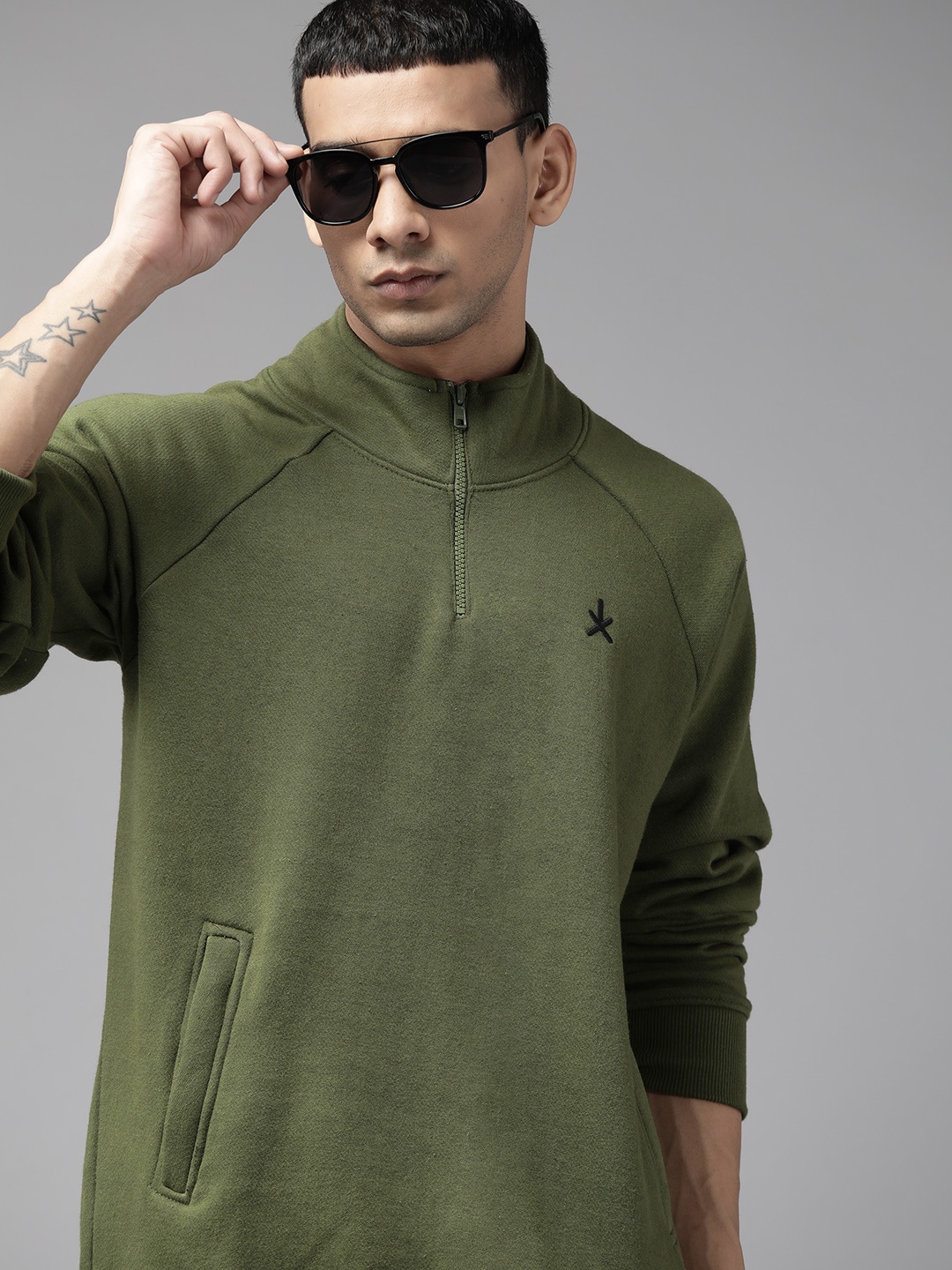 

The Roadster Lifestyle Co. Men Olive Green Solid Raglan Sleeves Sweatshirt