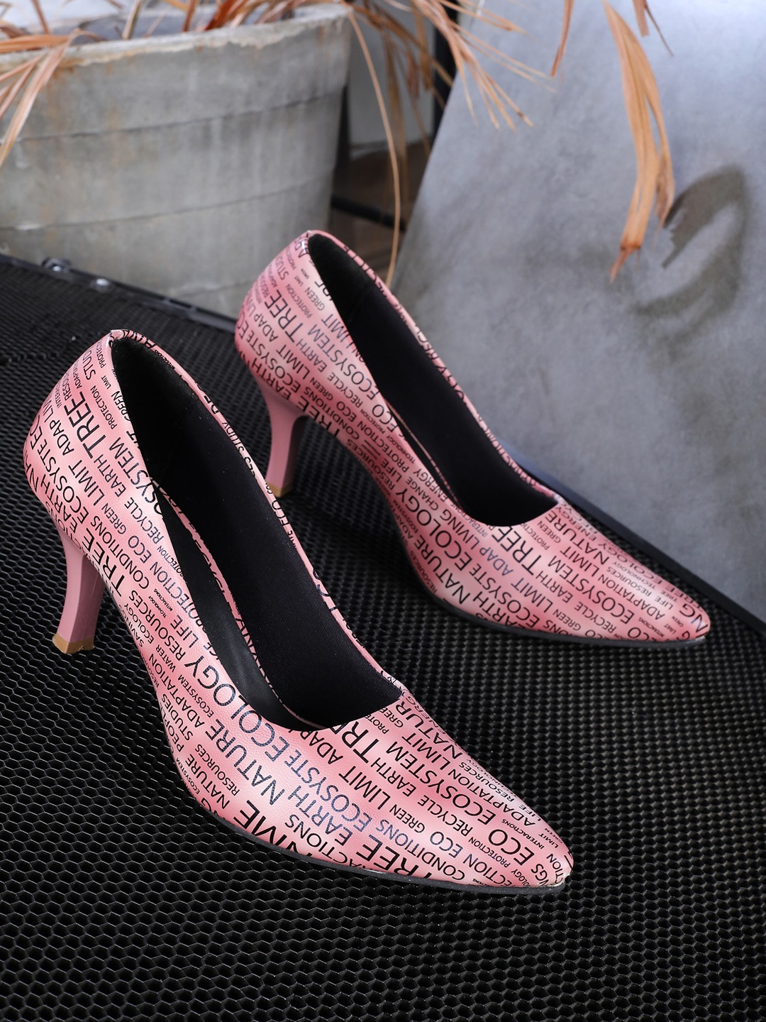 

LONDON STEPS Grey & Pink Printed Kitten Pumps