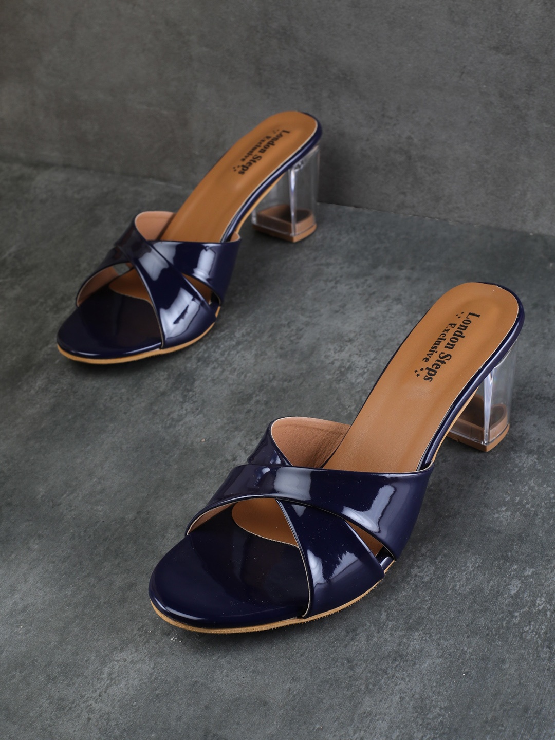 

LONDON STEPS Navy Blue & Tan Block Sandals