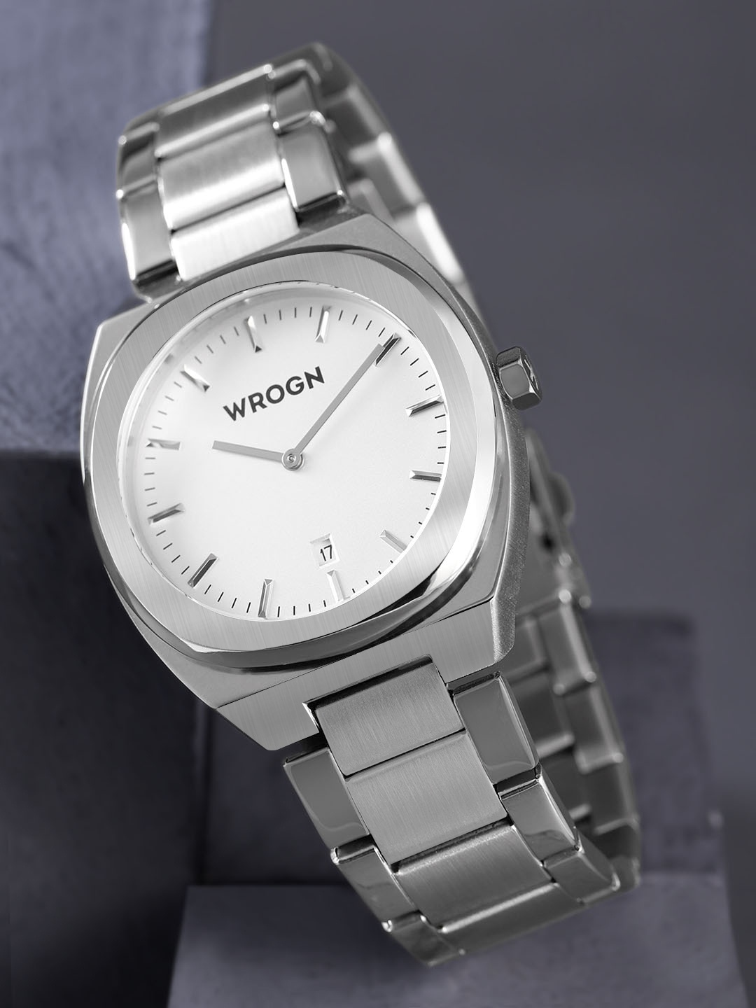 

WROGN Men Silver-Toned Dial & Bracelet Style Straps Analogue Watch MFB-PN-MF0319G