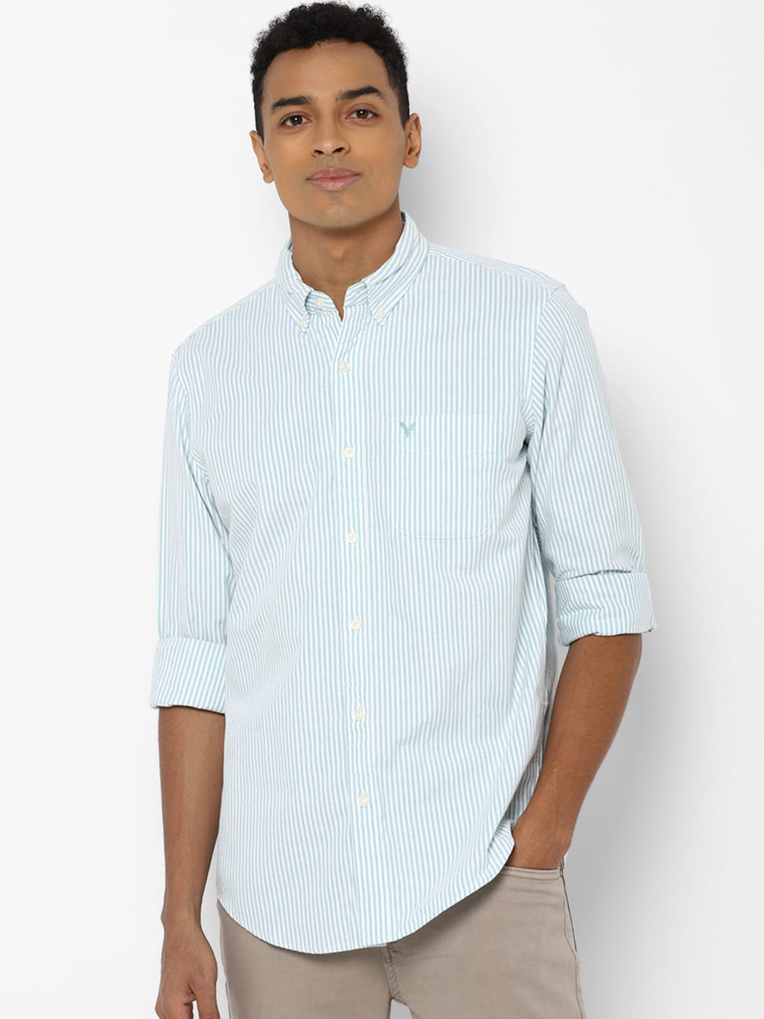 

AMERICAN EAGLE OUTFITTERS Men Blue & White Slim Fit Striped Cotton Casual Shirt