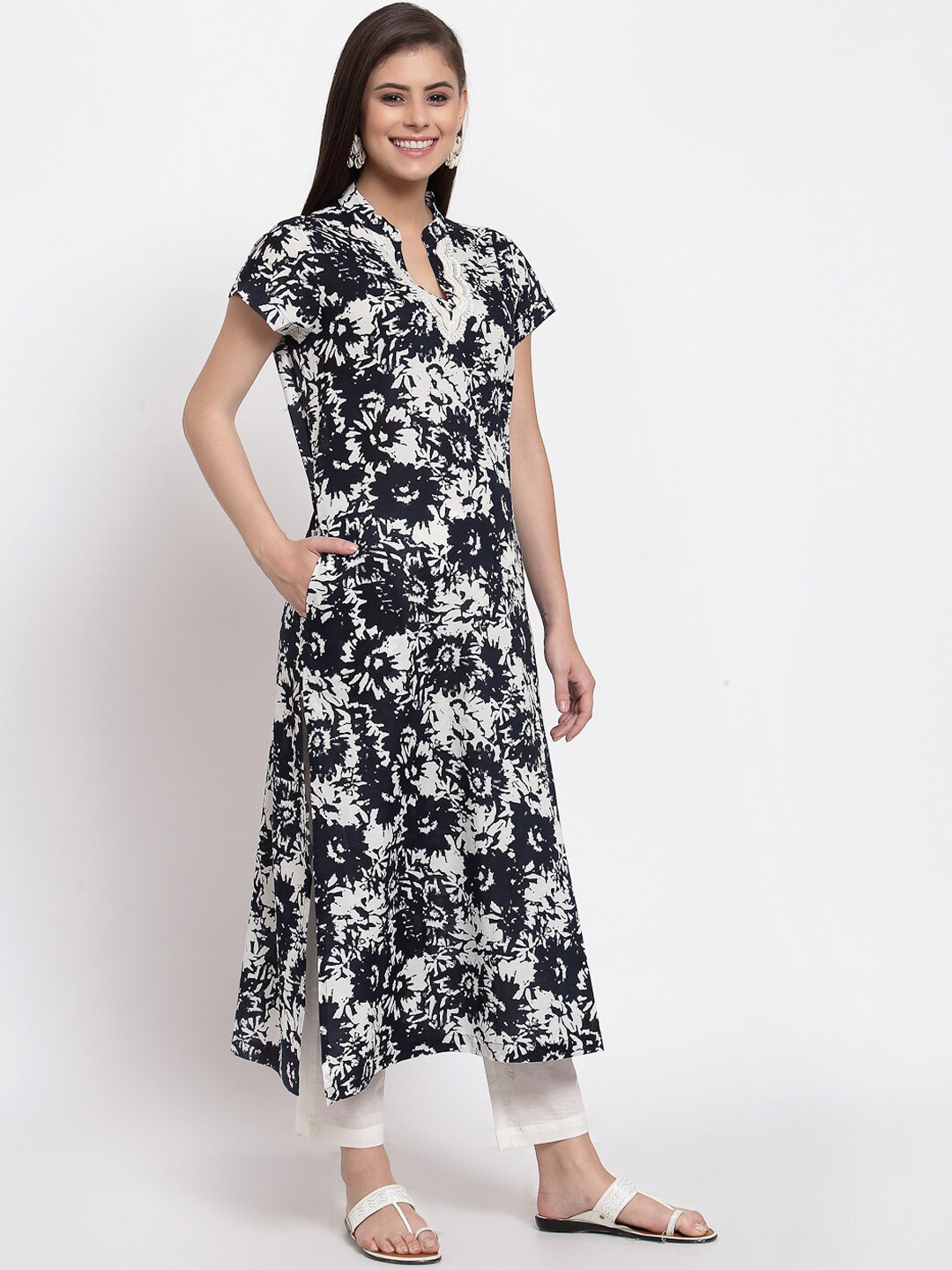 

Just Wow Women Black & White Floral Printed Kurta